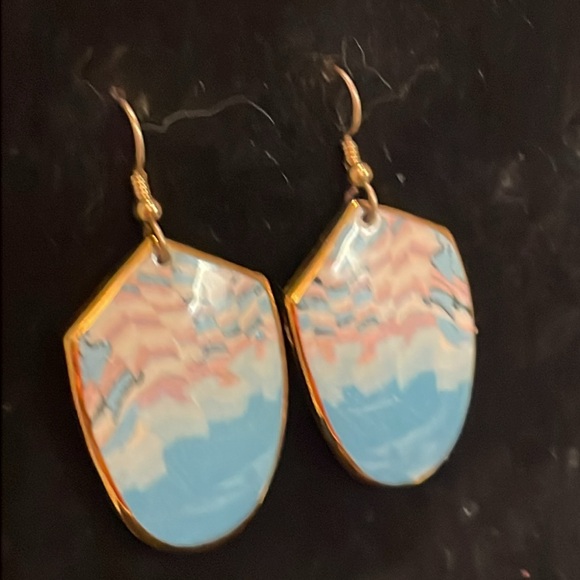 NWT 2” Mud Dove Collection gold plated hand crafted & painted dangle earrings - Picture 6 of 12